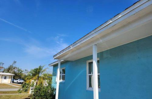 Port Charlotte House | LixyLouis by the Beaches