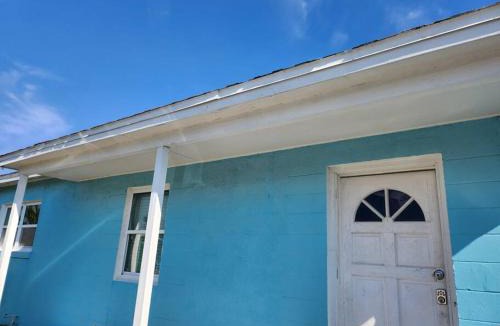 Port Charlotte House | LixyLouis by the Beaches