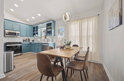 Marietta House | Locally Owned Near East Cobb Complex Sleeps 9