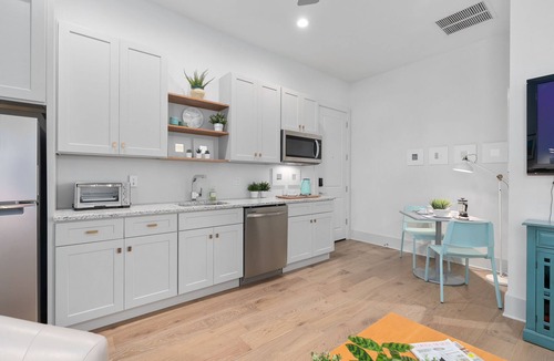 College Park Apartment | Located in the heart of lovely College Park easy access to downtown Orlando.