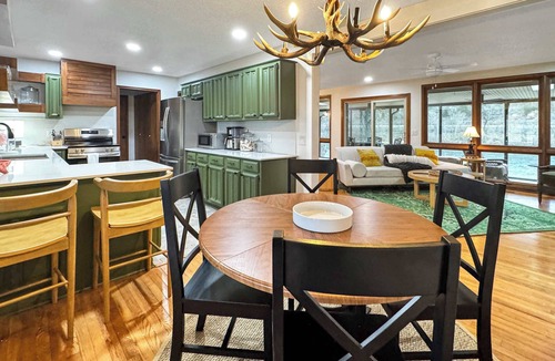 Lone Rock House | Located next to the river Great for Trout Fishing