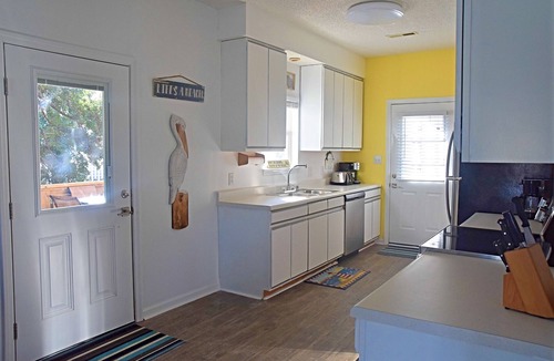 Surfside Beach House | Location! 2 Min Walk to Beach WaterPark Splash Pad New Reno