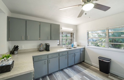 Orient Park House | Location! 4BR 2BA Renovated House Sleeps 10