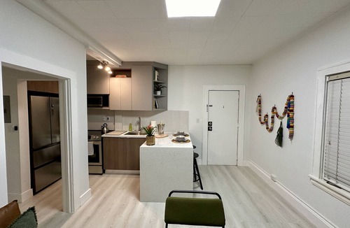 Douglas Apartment | Location Close to Miracle Mile, Free Parking/WiFi