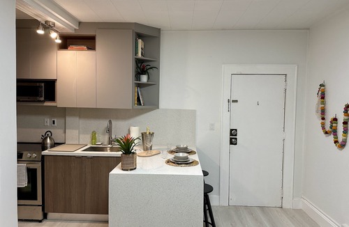 Douglas Apartment | Location Close to Miracle Mile, Free Parking/WiFi