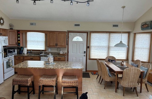 Gold Coast Condo | Location, location~1 House from the Beach~Beautiful 2nd Fl w/Ocean-views