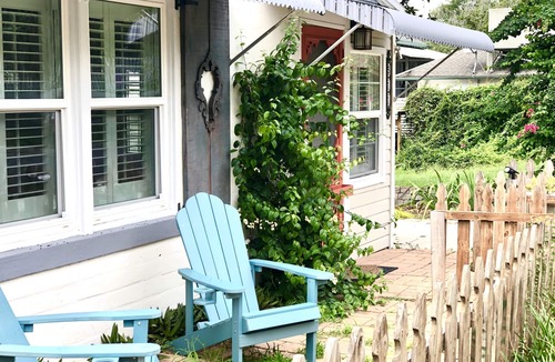 Mount Dora House | Location! Location! Location! In the middle of Downtown Mt Dora!