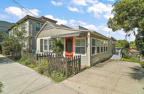 Mount Dora House | Location! Location! Location! In the middle of Downtown Mt Dora!