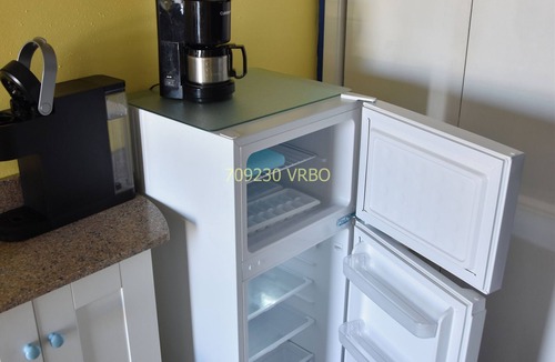 Golden Beach Apartment | LOCATION! LOCATION! Lovely Venice Villa - 2 min walk to beach!