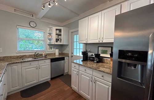 Ringling Park House | Location, Location Trolley to Beach, Walk Downtown. Bike Legacy Trail, Pets OK.