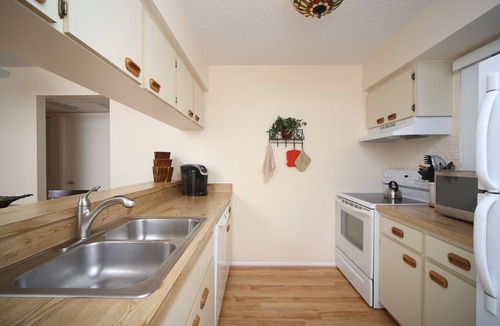 Venice Condo | LOCATION! LOCATION! Walk to the beach, pier, golf, restaurants on Venice Island
