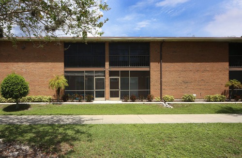 Venice Condo | LOCATION! LOCATION! Walk to the beach, pier, golf, restaurants on Venice Island