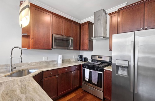 Norris Square Apartment | Loft Studio Apt in Luxury Building w Amenities