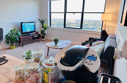 Downtown Jacksonville Apartment | Lofty Downtown Pad with High Rise Views