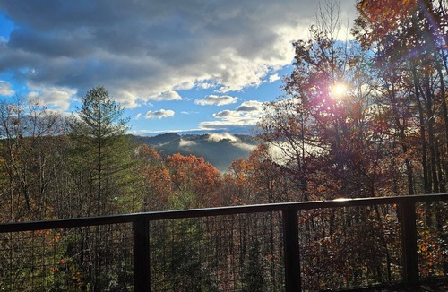 Ferguson Cabin | Log Cabin, Great views, Hot Tub, Large Deck, Privacy, Horse and Pet-Friendly