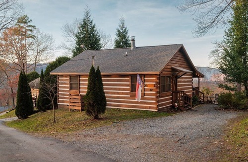 Bryson City Cabin | Log Cabin, Hot Tub and HUGE Mountain Views!