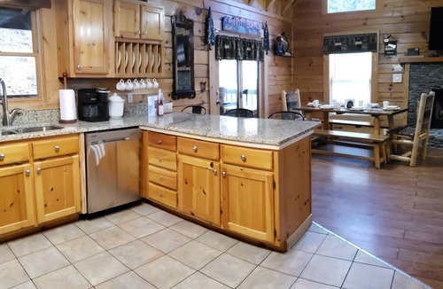 Pigeon Forge Cabin | Log Cabin Sleeps Nine-Convenient to Attractions-Easy Access- Private Hot Tub