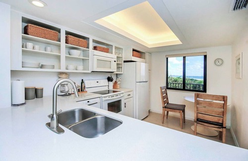Sanibel Condo | Loggerhead Cay 533: Sanibel Island Vacation Rental | Beachfront Condo, Pool,