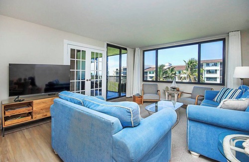 Sanibel Condo | Loggerhead Cay 533: Sanibel Island Vacation Rental | Beachfront Condo, Pool,