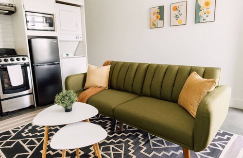 Virginia Highland Apartment | LOLA > Walkable. Downtown. Rooftop.