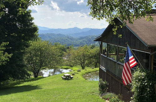 Boone Cabin | Long Range Views - 10 minutes to downtown Boone -Dog friendly!