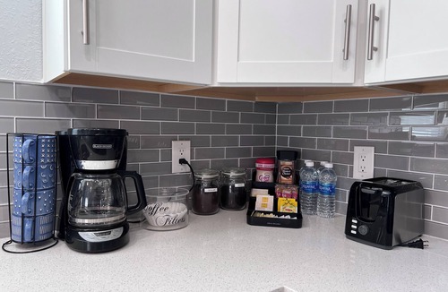 Egypt Lake-Leto House | Long Stay: Pool-Wifi-Moffitt-RJ Stadium-Insurance Housing-Pets OK - ALL NEW