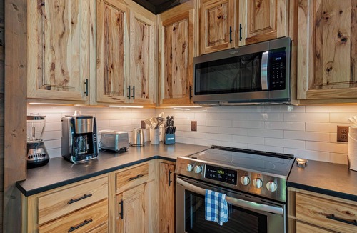 Maggie Valley Cabin | Long Views Retreat/3 Suites/Pet-Friendly - Sleeps 8