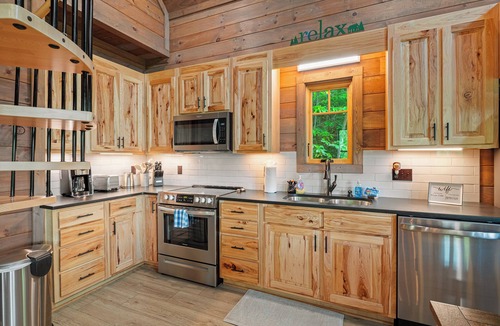 Maggie Valley Cabin | Long Views Retreat/3 Suites/Pet-Friendly - Sleeps 8