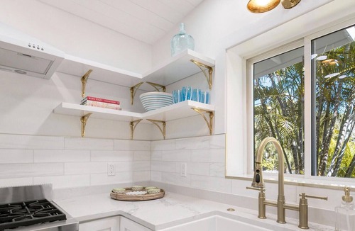 Longbeach Village House | Longboat Village 3brm pool home