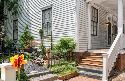Cabbagetown Apartment | Looking Glass