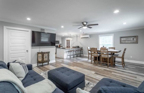 Lookout Mountain Villa | Lookout Escape | Hot Tub + Mtn Retreat by RW&BV`s