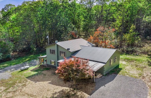 Mentone House | Lookout Mountain Retreat: Games, Big Yard, Pets OK