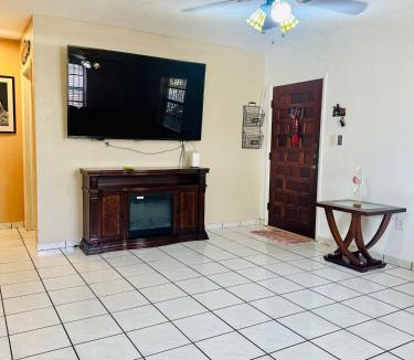 West Little Havana House | Love Story Pool House, free parking & BBQ