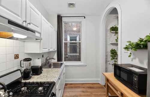 Center City West Apartment | Lovely 1/1 Center City | King Bed | Sleeper Sofa