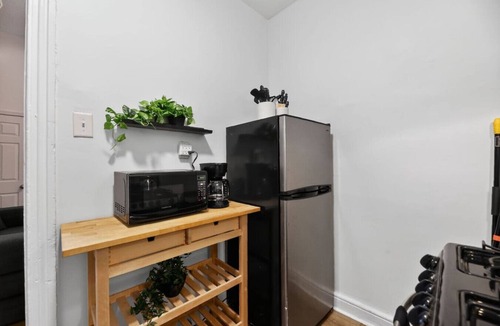 Center City West Apartment | Lovely 1/1 Center City | King Bed | Sleeper Sofa