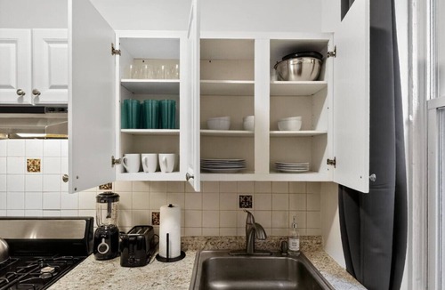 Center City West Apartment | Lovely 1/1 Center City | King Bed | Sleeper Sofa