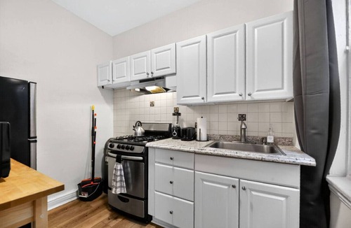 Center City West Apartment | Lovely 1/1 Center City | King Bed | Sleeper Sofa