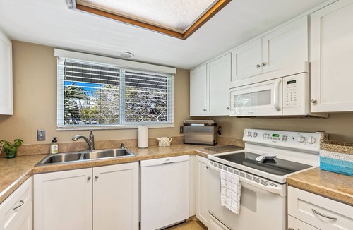 New Smyrna Beach Condo | Lovely 2 bedroom 2 bath condo located in Sea Woods. SC217