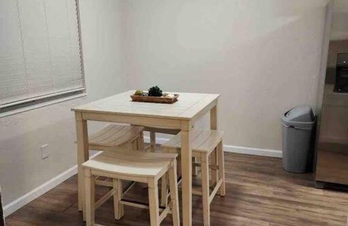 Seabreeze Historic District Apartment | Lovely 2 Bedroom 1 Bathroom Condo Minutes from the Beach