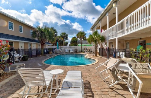Flagler Beach House | Lovely 2 bedroom condo in the heart of Flagler