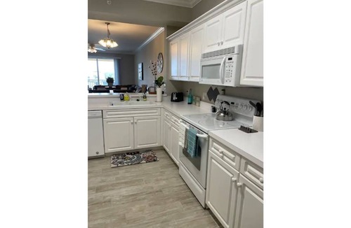 Biggar Condo | Lovely 2 bedroom+den, 2 bath condo in gated community