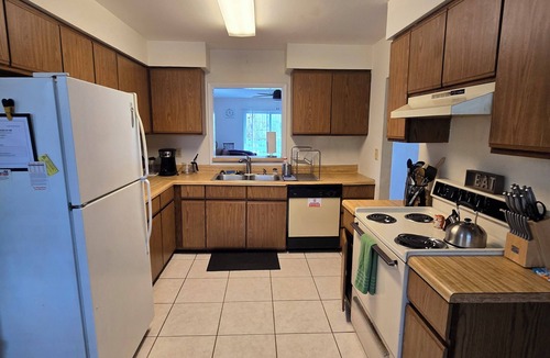 Crystal Beach House | Lovely 2-bedroom stilt house with AC in charming Crystal Beach.