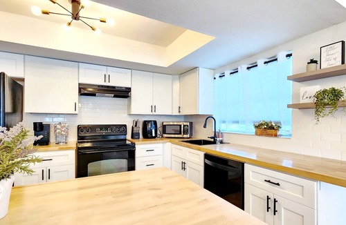 Lochmoor Waterway Estates House | Lovely 2Bed 2Bath Home near Downtown, Fort Myers