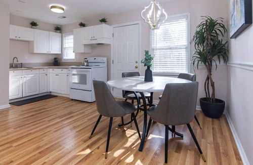 Ponderosa - Wingate Apartment | Lovely 2BR Near Uptown