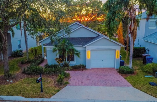 Haines City House | LOVELY 3 BDR Home @ ORLANDO with Heated POOL/LAKE view/Golf Course!