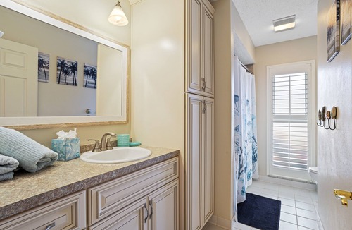 Gulf Harbors House | Lovely 3 bedroom pool home sleeps up to 8!