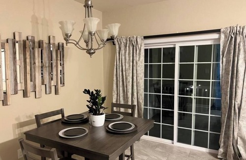 Grenloch Condo | Lovely 3-bedroom condo. Quiet area-easy commute to stadiums.
