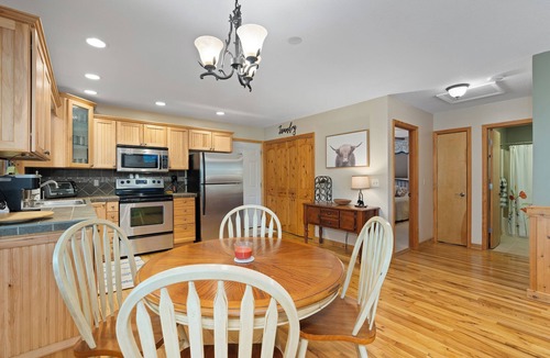 Maggie Valley House | Lovely 3-bedroom house with WiFi in Maggie Valley with hot tub