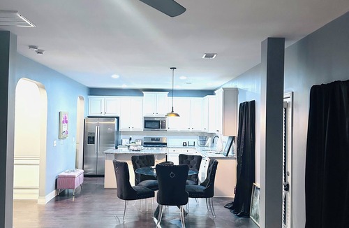 Conyers House | Lovely 4-bedroom, 3 Bath Oasis Near Grocery stores & Restaurants.