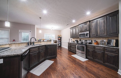 Fortson House | Lovely 4-bedroom Oasis with HotTub, Gameroom, Grills and FirePit nead Ft Moore